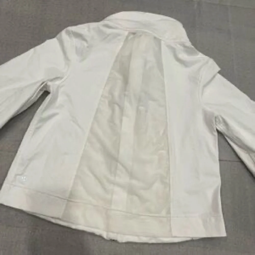 [8] Lululemon white 3/4 sleeve Stay Cool Jacket with mesh back NWOT